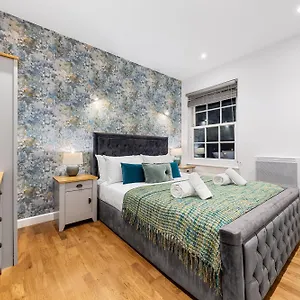 Modern One Bed - Sleeps 3 - Near Heathrow, Windsor Castle, Thorpe Park - London Tw18 Staines-upon-Thames